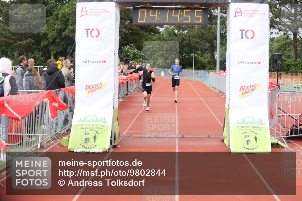 14.06.2026 - 7 Türme Triathlon Andreas Tolksdorf http://msf.ph/oto/9802844 14.06.2026 15:14:54 Ziel 957, 1103 meine-sportfotos.de