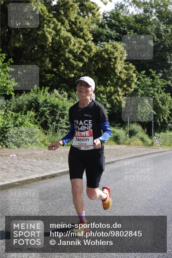 14.06.2026 - REWE Women's Run Jannik Wohlers http://msf.ph/oto/9802845 14.06.2026 10:16:22 Laufen 10918 meine-sportfotos.de