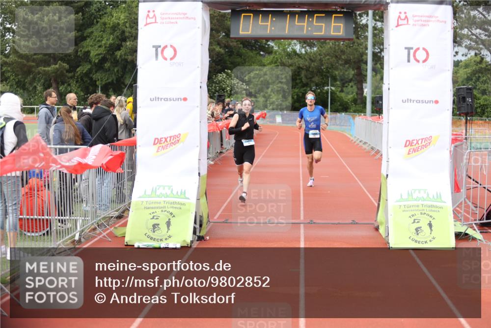 14.06.2026 - 7 Türme Triathlon Andreas Tolksdorf http://msf.ph/oto/9802852 14.06.2026 15:14:55 Ziel 957, 1103 meine-sportfotos.de