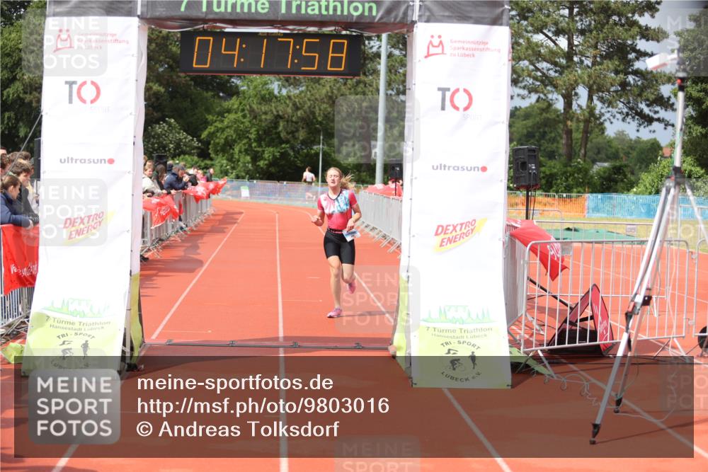 14.06.2026 - 7 Türme Triathlon Andreas Tolksdorf http://msf.ph/oto/9803016 14.06.2026 15:17:57 Ziel 976 meine-sportfotos.de