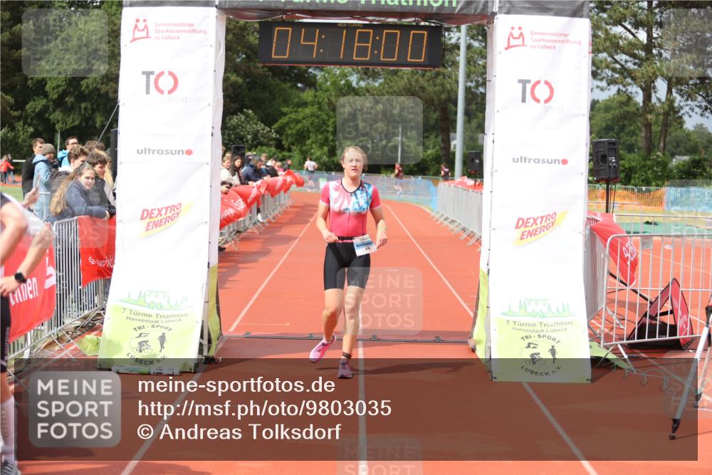 14.06.2026 - 7 Türme Triathlon Andreas Tolksdorf http://msf.ph/oto/9803035 14.06.2026 15:17:59 Ziel 976 meine-sportfotos.de