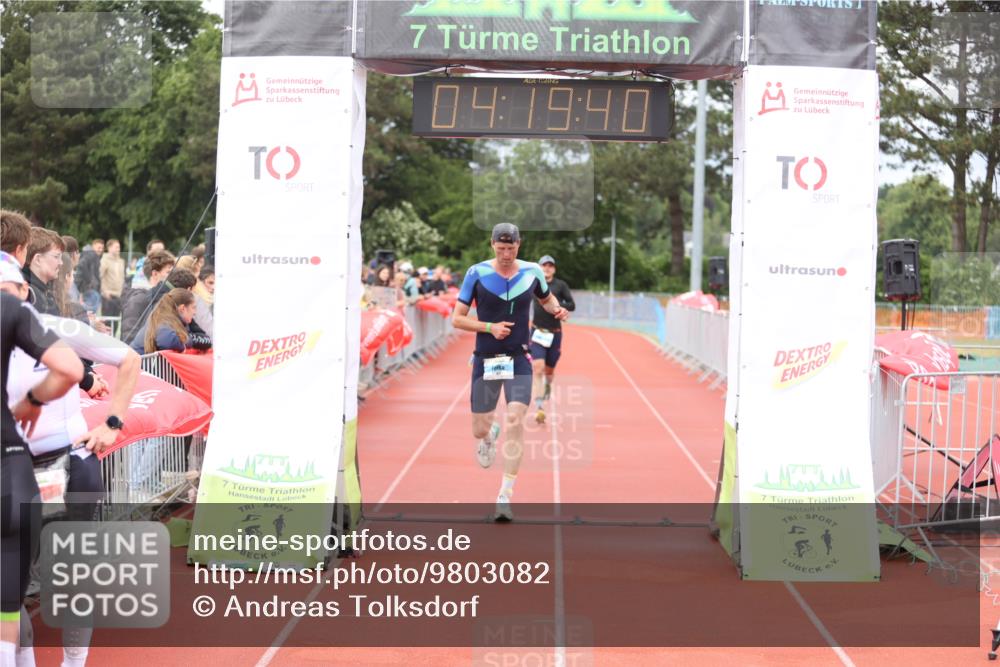 14.06.2026 - 7 Türme Triathlon Andreas Tolksdorf http://msf.ph/oto/9803082 14.06.2026 15:19:38 Ziel 977, 1113 meine-sportfotos.de