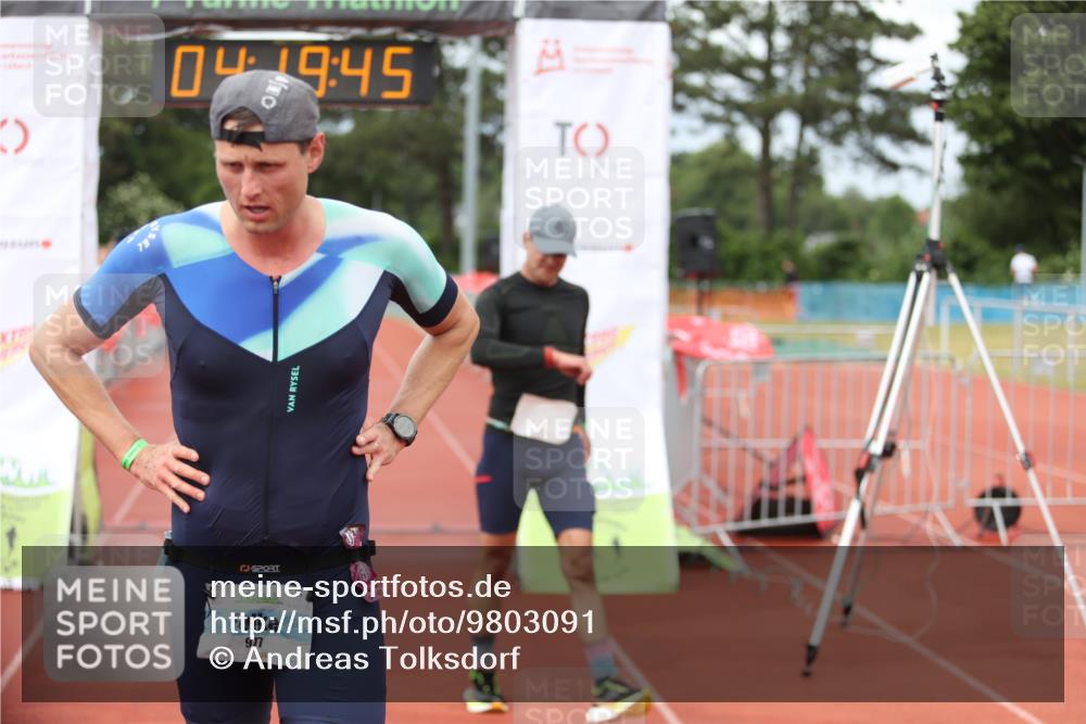 14.06.2026 - 7 Türme Triathlon Andreas Tolksdorf http://msf.ph/oto/9803091 14.06.2026 15:19:43 Ziel 977, 1113 meine-sportfotos.de
