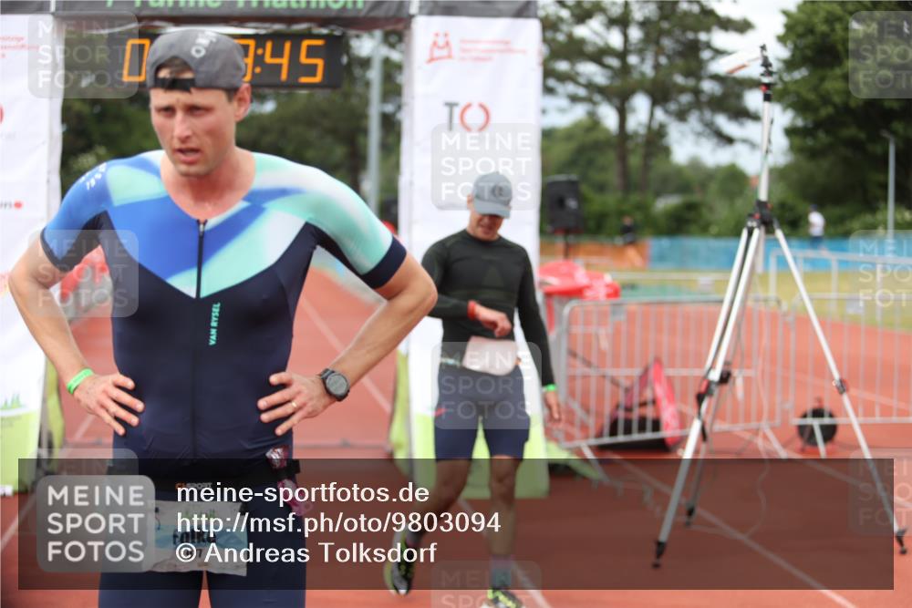 14.06.2026 - 7 Türme Triathlon Andreas Tolksdorf http://msf.ph/oto/9803094 14.06.2026 15:19:43 Ziel 977, 1113 meine-sportfotos.de