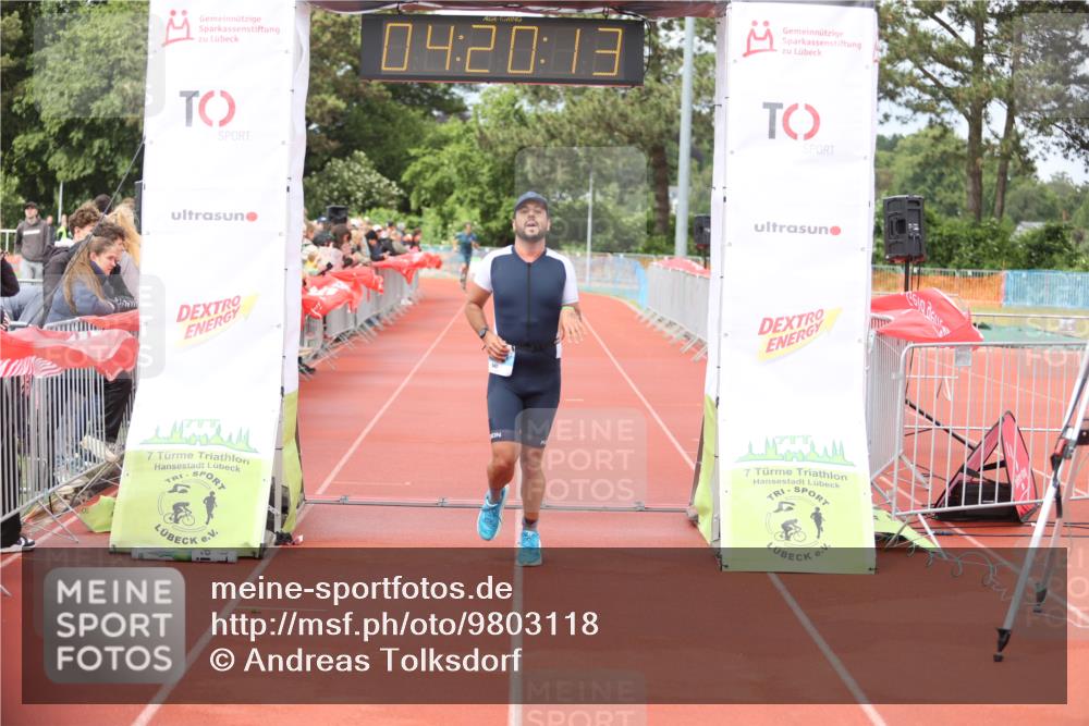 14.06.2026 - 7 Türme Triathlon Andreas Tolksdorf http://msf.ph/oto/9803118 14.06.2026 15:20:11 Ziel 942 meine-sportfotos.de