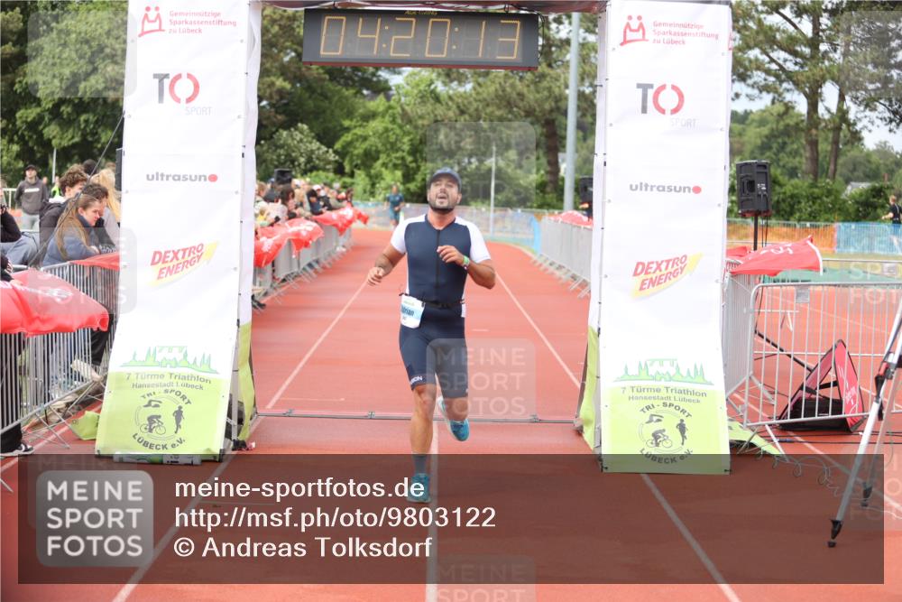 14.06.2026 - 7 Türme Triathlon Andreas Tolksdorf http://msf.ph/oto/9803122 14.06.2026 15:20:11 Ziel 942 meine-sportfotos.de