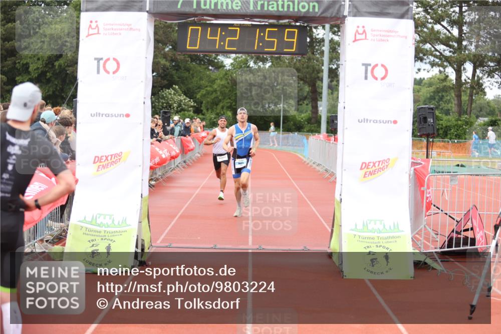 14.06.2026 - 7 Türme Triathlon Andreas Tolksdorf http://msf.ph/oto/9803224 14.06.2026 15:21:58 Ziel 890, 1102 meine-sportfotos.de