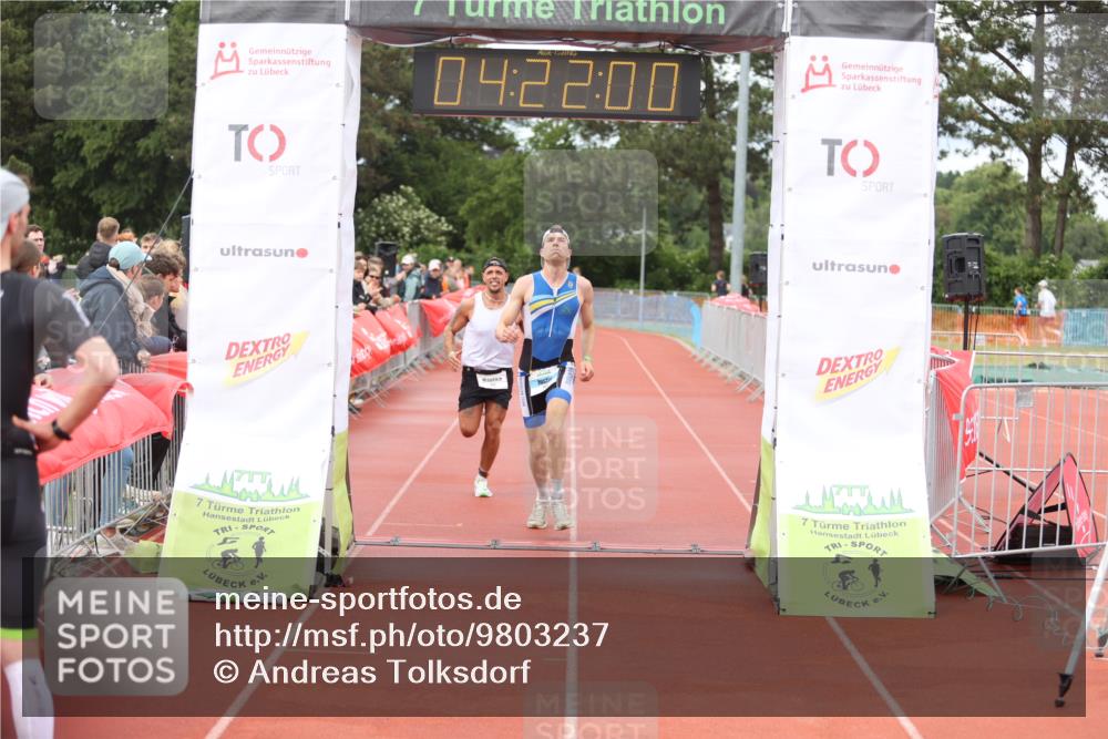 14.06.2026 - 7 Türme Triathlon Andreas Tolksdorf http://msf.ph/oto/9803237 14.06.2026 15:21:58 Ziel 890, 1102 meine-sportfotos.de