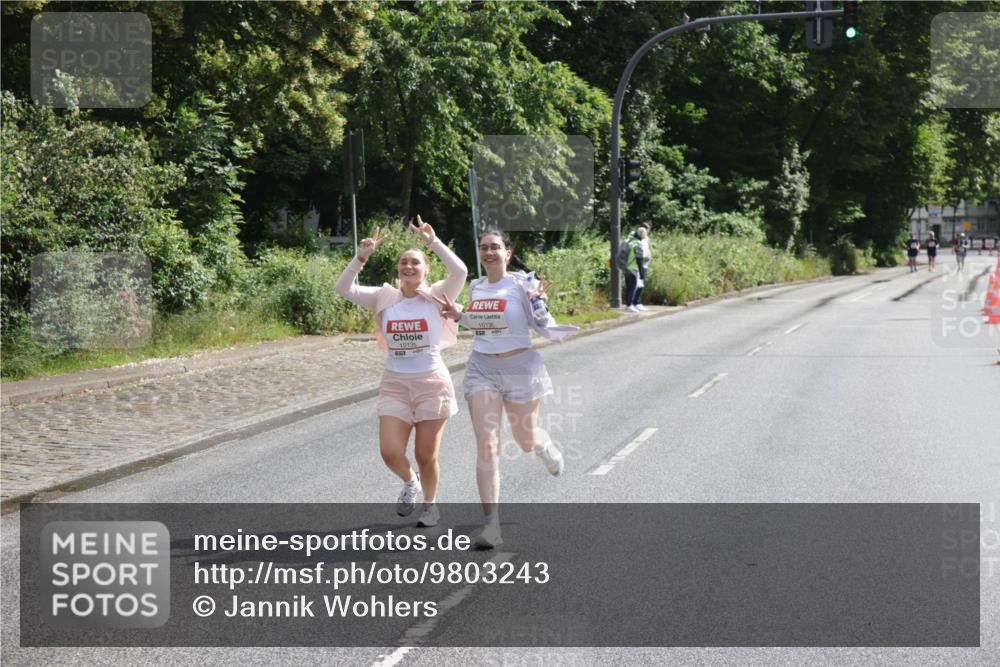 14.06.2026 - REWE Women's Run Jannik Wohlers http://msf.ph/oto/9803243 14.06.2026 10:18:59 Laufen 10135, 10136 meine-sportfotos.de