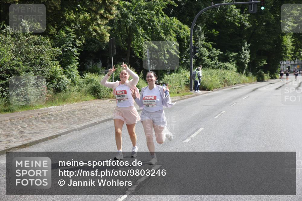 14.06.2026 - REWE Women's Run Jannik Wohlers http://msf.ph/oto/9803246 14.06.2026 10:18:59 Laufen 10135, 10136 meine-sportfotos.de