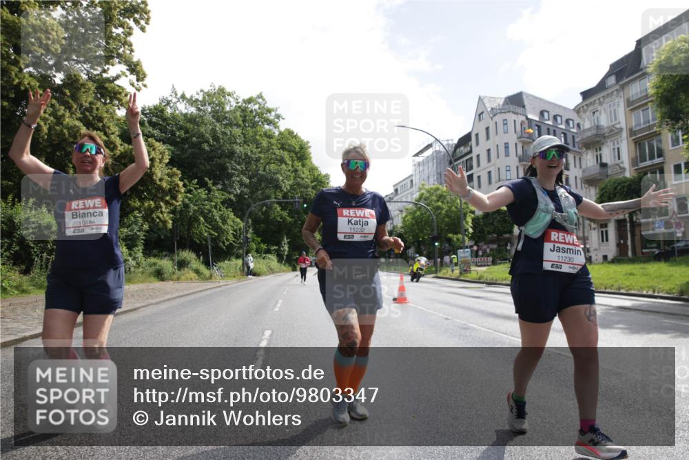 14.06.2026 - REWE Women's Run Jannik Wohlers http://msf.ph/oto/9803347 14.06.2026 10:19:37 Laufen 10484, 57, 11232, 57, 11230 meine-sportfotos.de
