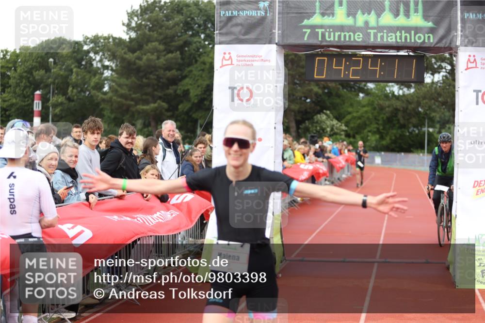 14.06.2026 - 7 Türme Triathlon Andreas Tolksdorf http://msf.ph/oto/9803398 14.06.2026 15:24:10 Ziel 881, 1073 meine-sportfotos.de