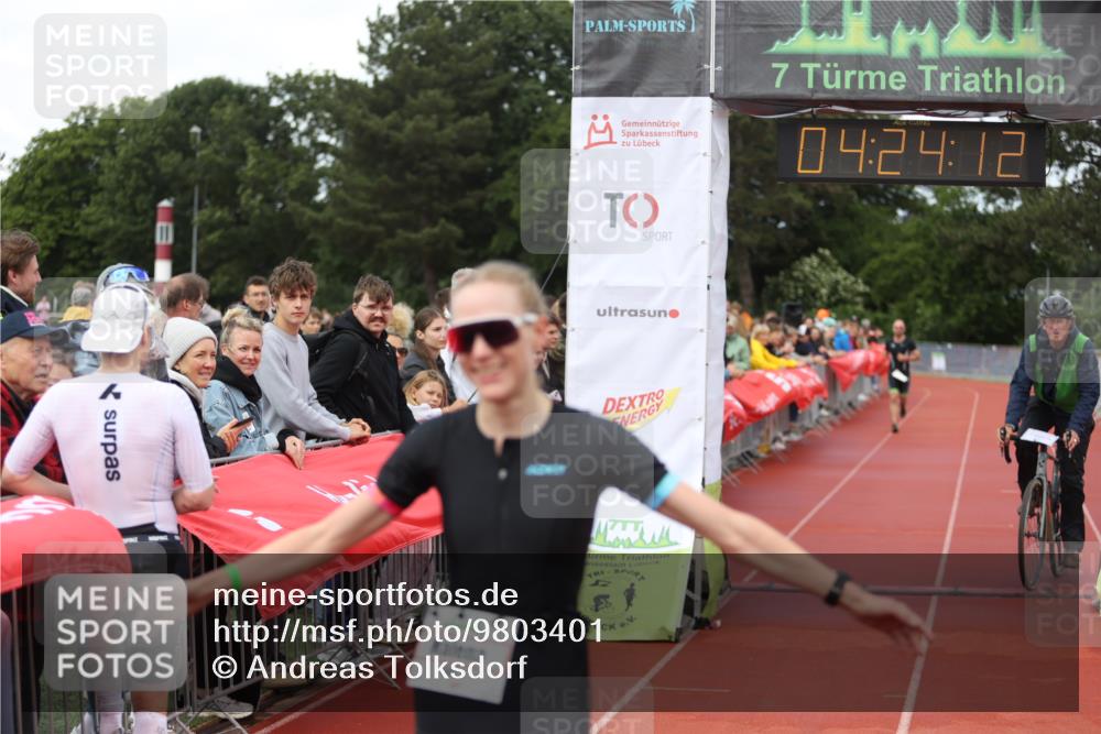 14.06.2026 - 7 Türme Triathlon Andreas Tolksdorf http://msf.ph/oto/9803401 14.06.2026 15:24:10 Ziel 881, 1073 meine-sportfotos.de