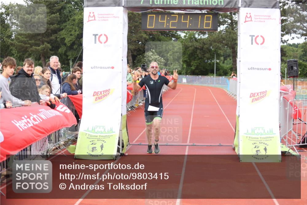 14.06.2026 - 7 Türme Triathlon Andreas Tolksdorf http://msf.ph/oto/9803415 14.06.2026 15:24:17 Ziel 1073 meine-sportfotos.de