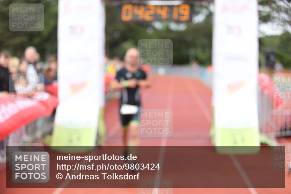 14.06.2026 - 7 Türme Triathlon Andreas Tolksdorf http://msf.ph/oto/9803424 14.06.2026 15:24:17 Ziel 1073 meine-sportfotos.de