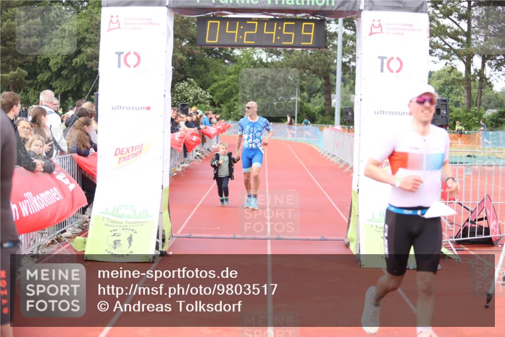 14.06.2026 - 7 Türme Triathlon Andreas Tolksdorf http://msf.ph/oto/9803517 14.06.2026 15:24:57 Ziel 950, 981, 1026 meine-sportfotos.de