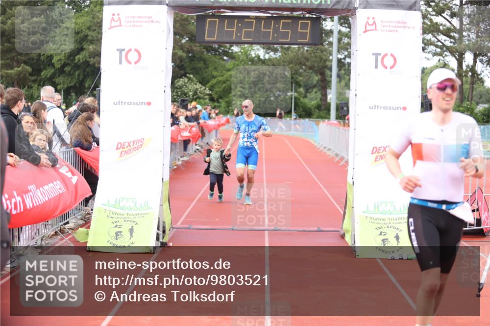 14.06.2026 - 7 Türme Triathlon Andreas Tolksdorf http://msf.ph/oto/9803521 14.06.2026 15:24:57 Ziel 950, 981, 1026 meine-sportfotos.de