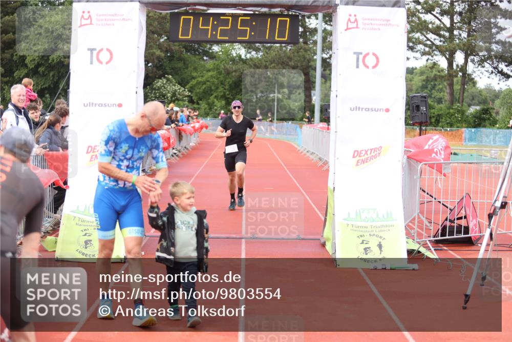 14.06.2026 - 7 Türme Triathlon Andreas Tolksdorf http://msf.ph/oto/9803554 14.06.2026 15:25:08 Ziel 981, 1008 meine-sportfotos.de