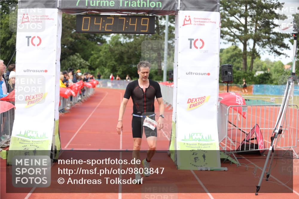 14.06.2026 - 7 Türme Triathlon Andreas Tolksdorf http://msf.ph/oto/9803847 14.06.2026 15:27:48 Ziel 828 meine-sportfotos.de
