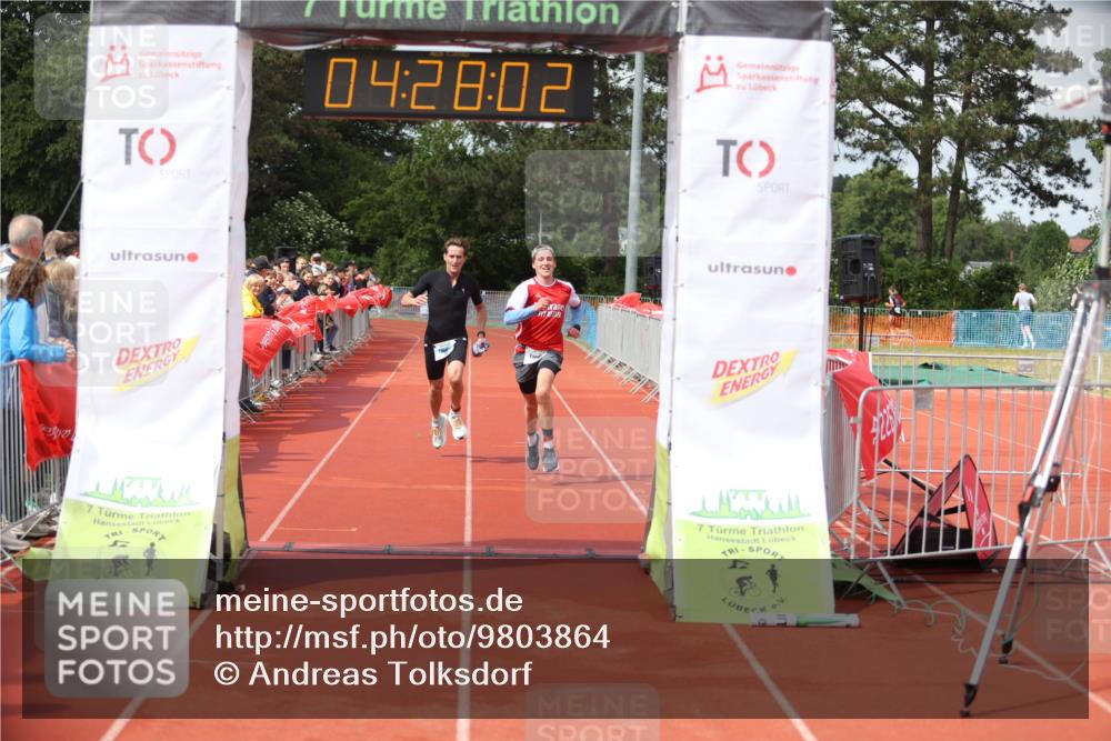 14.06.2026 - 7 Türme Triathlon Andreas Tolksdorf http://msf.ph/oto/9803864 14.06.2026 15:28:01 Ziel 906, 1171 meine-sportfotos.de