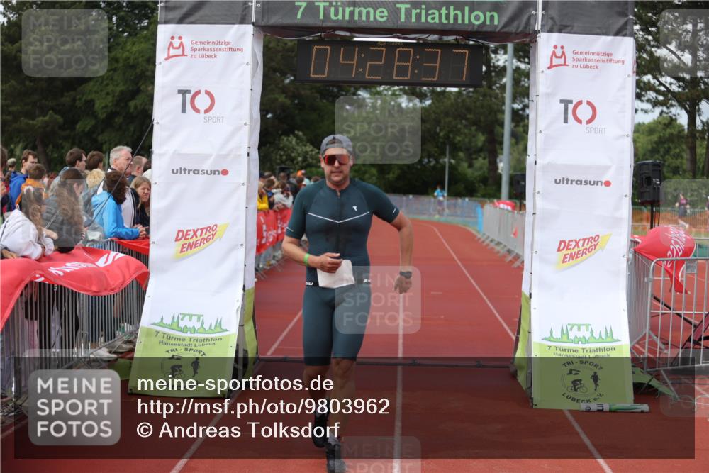 14.06.2026 - 7 Türme Triathlon Andreas Tolksdorf http://msf.ph/oto/9803962 14.06.2026 15:28:36 Ziel 1058, 1081 meine-sportfotos.de