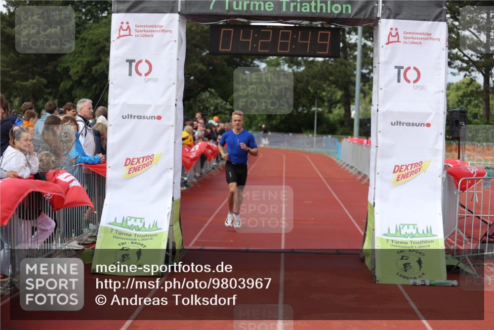 14.06.2026 - 7 Türme Triathlon Andreas Tolksdorf http://msf.ph/oto/9803967 14.06.2026 15:28:47 Ziel 1143 meine-sportfotos.de