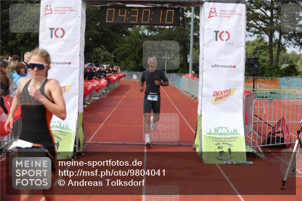 14.06.2026 - 7 Türme Triathlon Andreas Tolksdorf http://msf.ph/oto/9804041 14.06.2026 15:30:09 Ziel 1147, 1710 meine-sportfotos.de