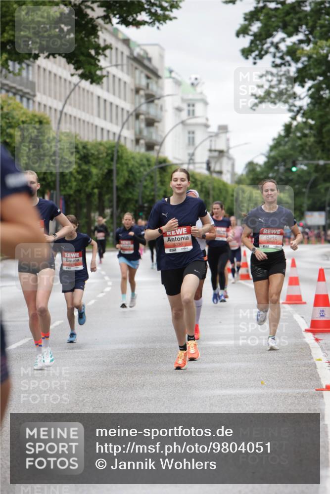 14.06.2026 - REWE Women's Run Jannik Wohlers http://msf.ph/oto/9804051 14.06.2026 10:37:16 Laufen 5336, 57, 6051 meine-sportfotos.de