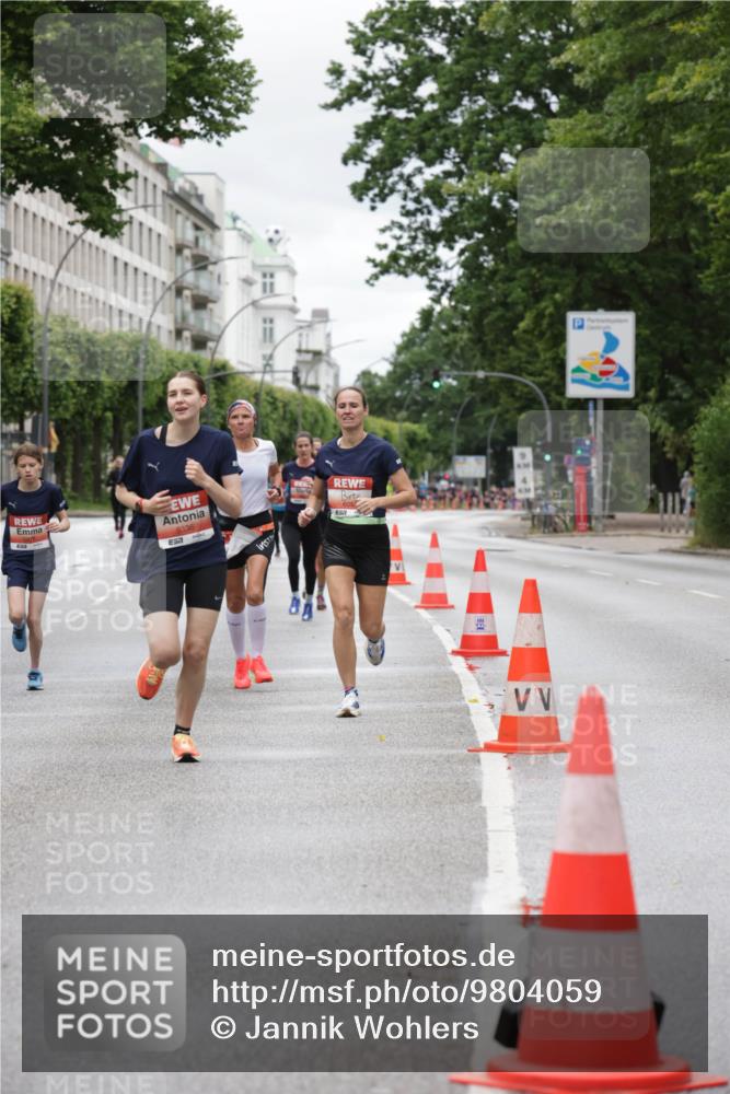 14.06.2026 - REWE Women's Run Jannik Wohlers http://msf.ph/oto/9804059 14.06.2026 10:37:17 Laufen 5336, 517, 605, 7 meine-sportfotos.de