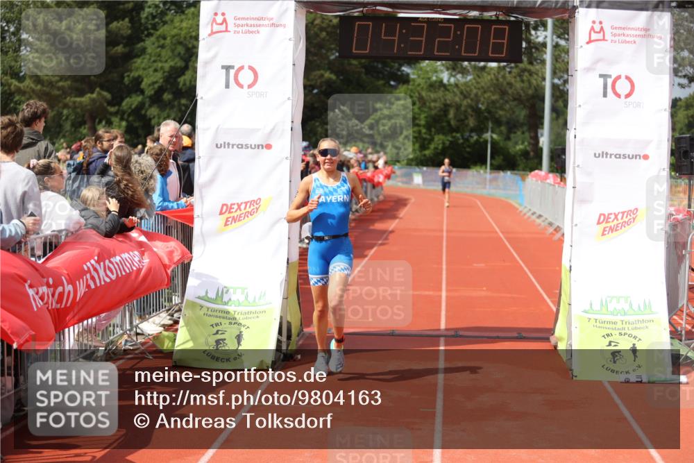 14.06.2026 - 7 Türme Triathlon Andreas Tolksdorf http://msf.ph/oto/9804163 14.06.2026 15:32:07 Ziel 1021, 1768 meine-sportfotos.de