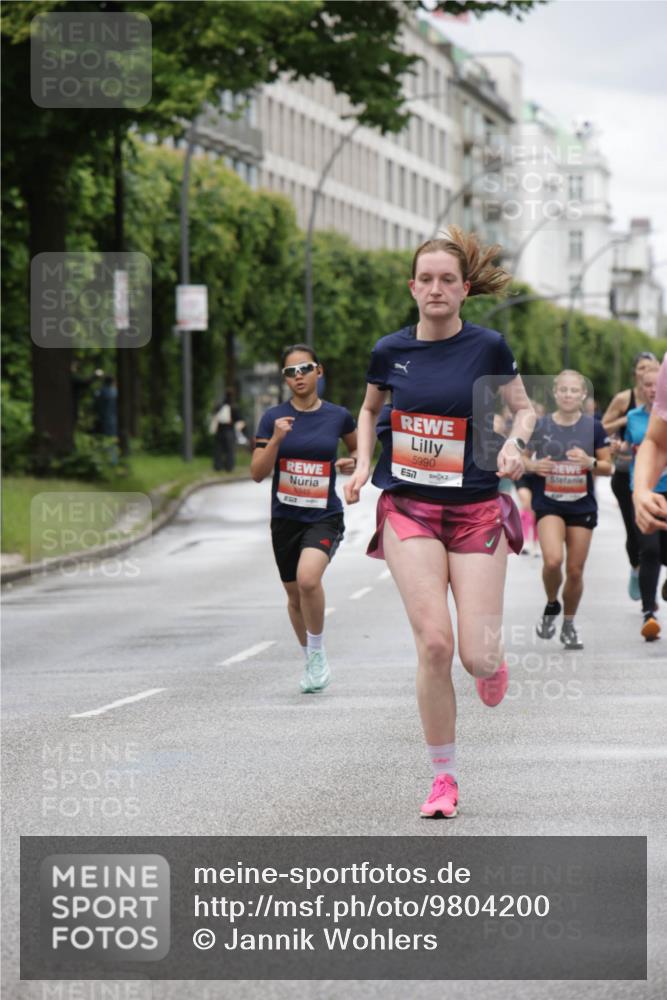 14.06.2026 - REWE Women's Run Jannik Wohlers http://msf.ph/oto/9804200 14.06.2026 10:37:30 Laufen 5945, 57, 5990, 57 meine-sportfotos.de