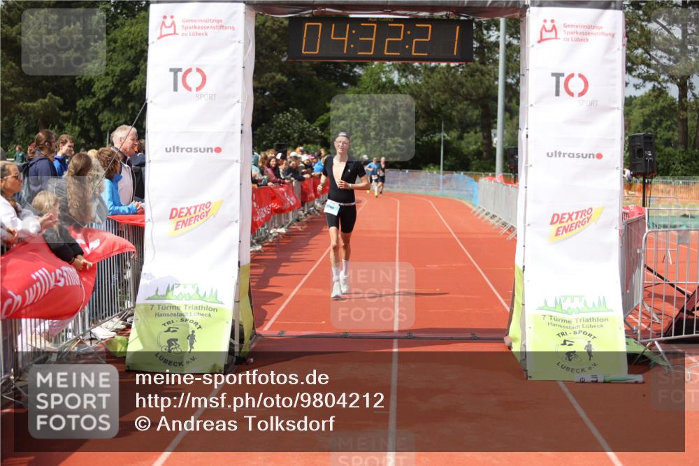 14.06.2026 - 7 Türme Triathlon Andreas Tolksdorf http://msf.ph/oto/9804212 14.06.2026 15:32:20 Ziel 901, 1021 meine-sportfotos.de