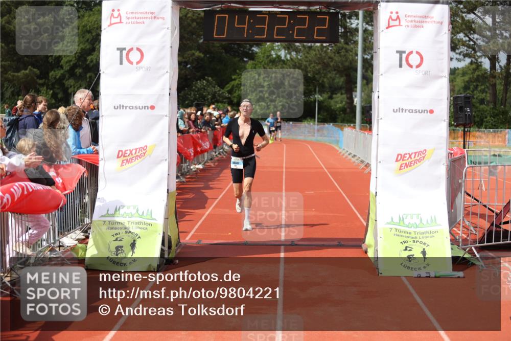 14.06.2026 - 7 Türme Triathlon Andreas Tolksdorf http://msf.ph/oto/9804221 14.06.2026 15:32:20 Ziel 901, 1021 meine-sportfotos.de