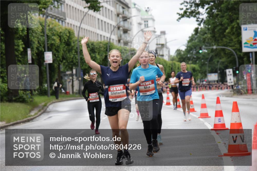 14.06.2026 - REWE Women's Run Jannik Wohlers http://msf.ph/oto/9804226 14.06.2026 10:37:33 Laufen 5458, 7, 5707, 7 meine-sportfotos.de