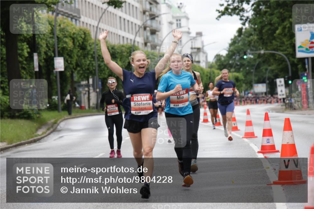 14.06.2026 - REWE Women's Run Jannik Wohlers http://msf.ph/oto/9804228 14.06.2026 10:37:33 Laufen 5458, 37, 5707, 57 meine-sportfotos.de