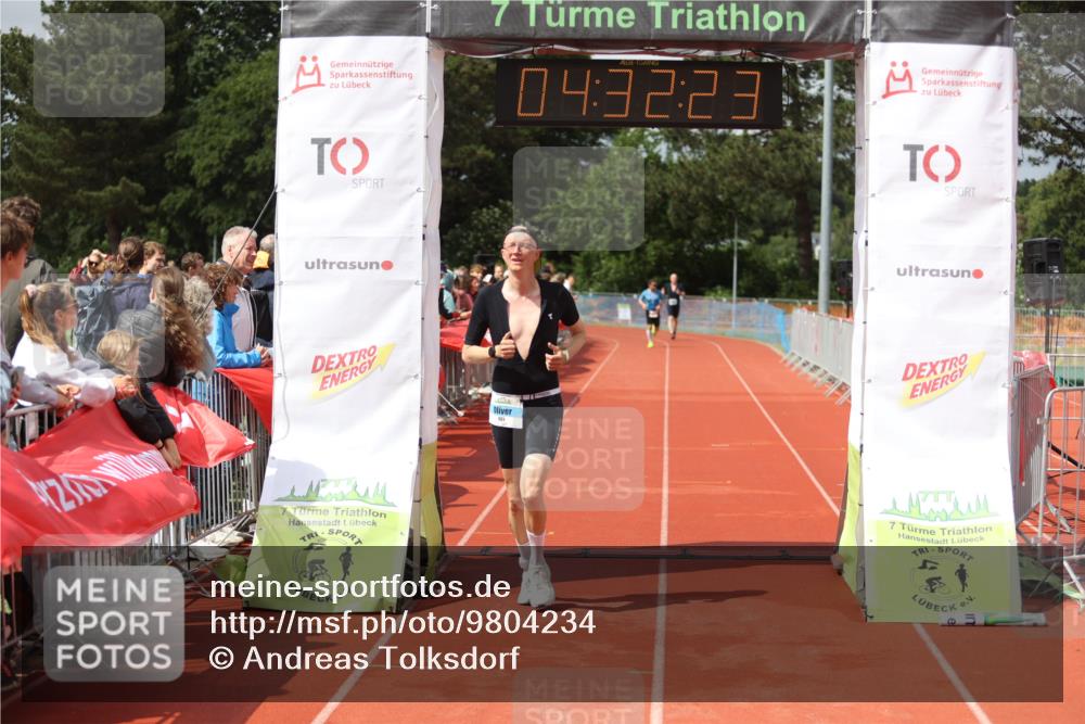 14.06.2026 - 7 Türme Triathlon Andreas Tolksdorf http://msf.ph/oto/9804234 14.06.2026 15:32:22 Ziel 901, 1021 meine-sportfotos.de