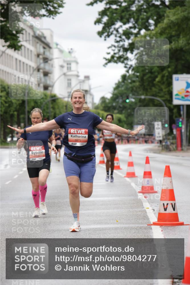 14.06.2026 - REWE Women's Run Jannik Wohlers http://msf.ph/oto/9804277 14.06.2026 10:37:39 Laufen 5786, 7, 5975, 7 meine-sportfotos.de