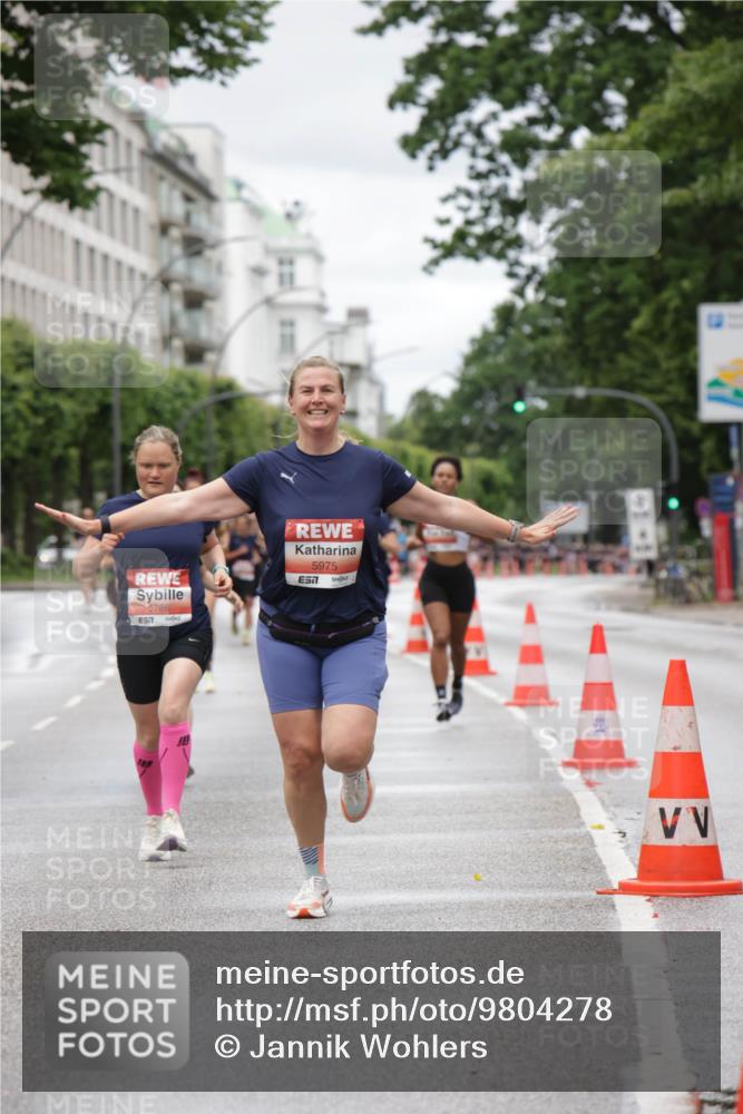 14.06.2026 - REWE Women's Run Jannik Wohlers http://msf.ph/oto/9804278 14.06.2026 10:37:39 Laufen 5786, 57, 5975, 7 meine-sportfotos.de