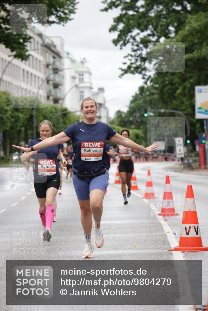 14.06.2026 - REWE Women's Run Jannik Wohlers http://msf.ph/oto/9804279 14.06.2026 10:37:39 Laufen 5786, 57, 5975, 7 meine-sportfotos.de