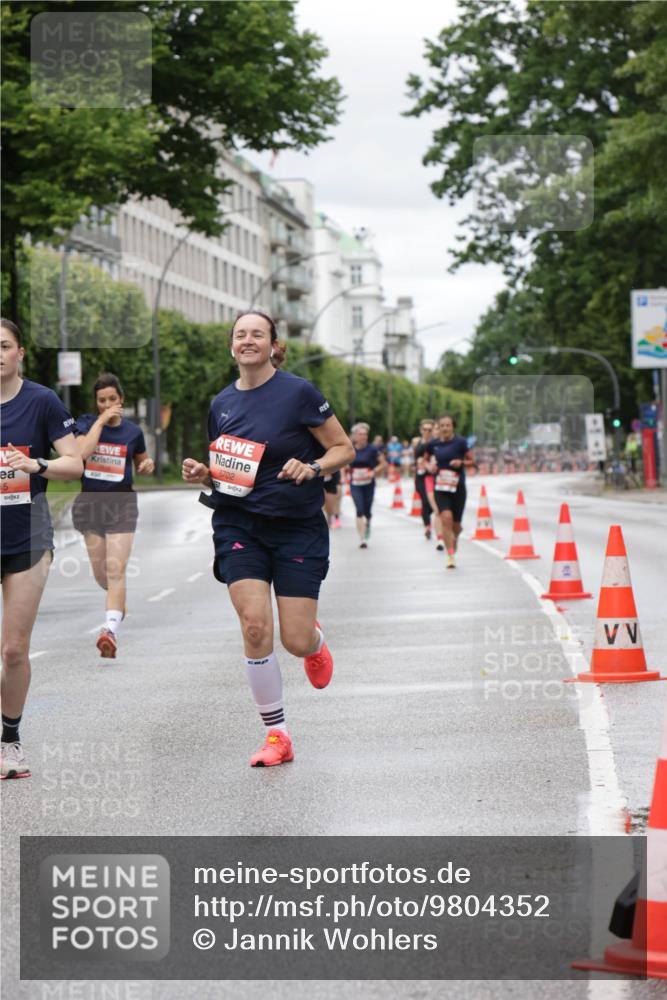 14.06.2026 - REWE Women's Run Jannik Wohlers http://msf.ph/oto/9804352 14.06.2026 10:37:49 Laufen 5702, 15 meine-sportfotos.de