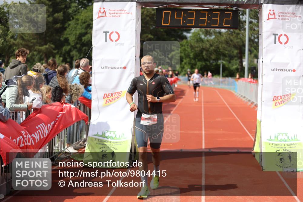 14.06.2026 - 7 Türme Triathlon Andreas Tolksdorf http://msf.ph/oto/9804415 14.06.2026 15:33:30 Ziel 643, 665 meine-sportfotos.de