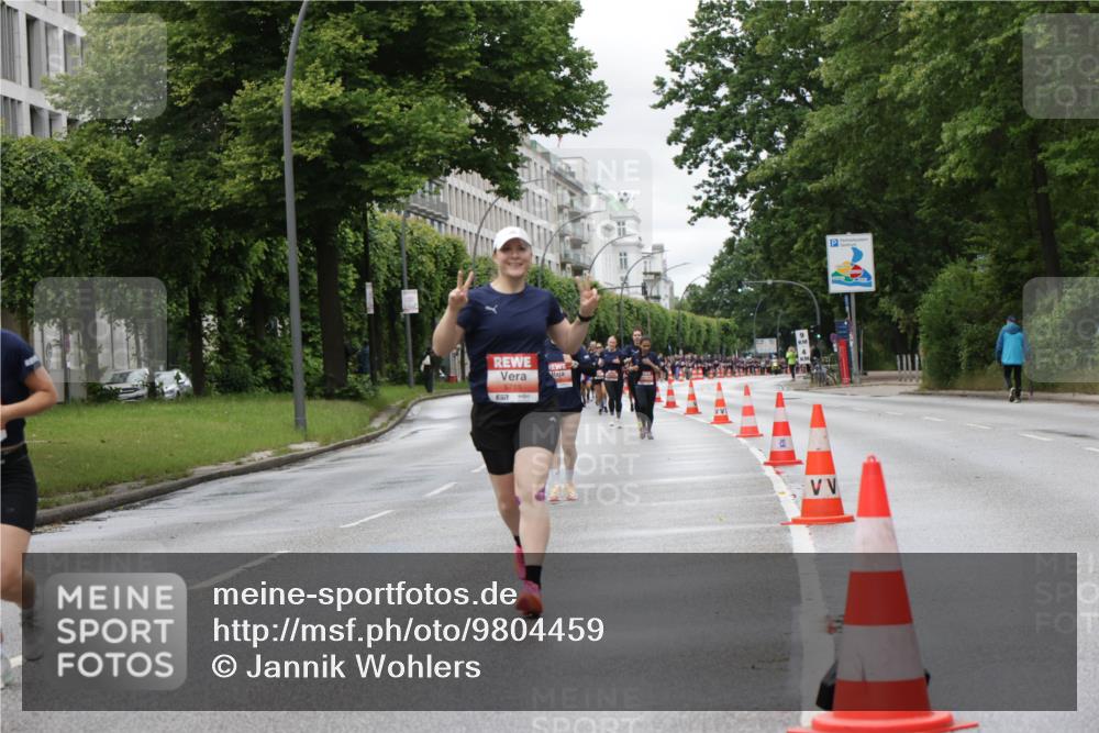 14.06.2026 - REWE Women's Run Jannik Wohlers http://msf.ph/oto/9804459 14.06.2026 10:38:04 Laufen 5715 meine-sportfotos.de