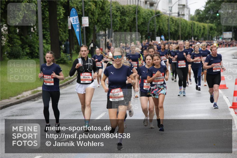 14.06.2026 - REWE Women's Run Jannik Wohlers http://msf.ph/oto/9804538 14.06.2026 10:38:19 Laufen 5, 00, 5048, 5695, 57, 51 meine-sportfotos.de