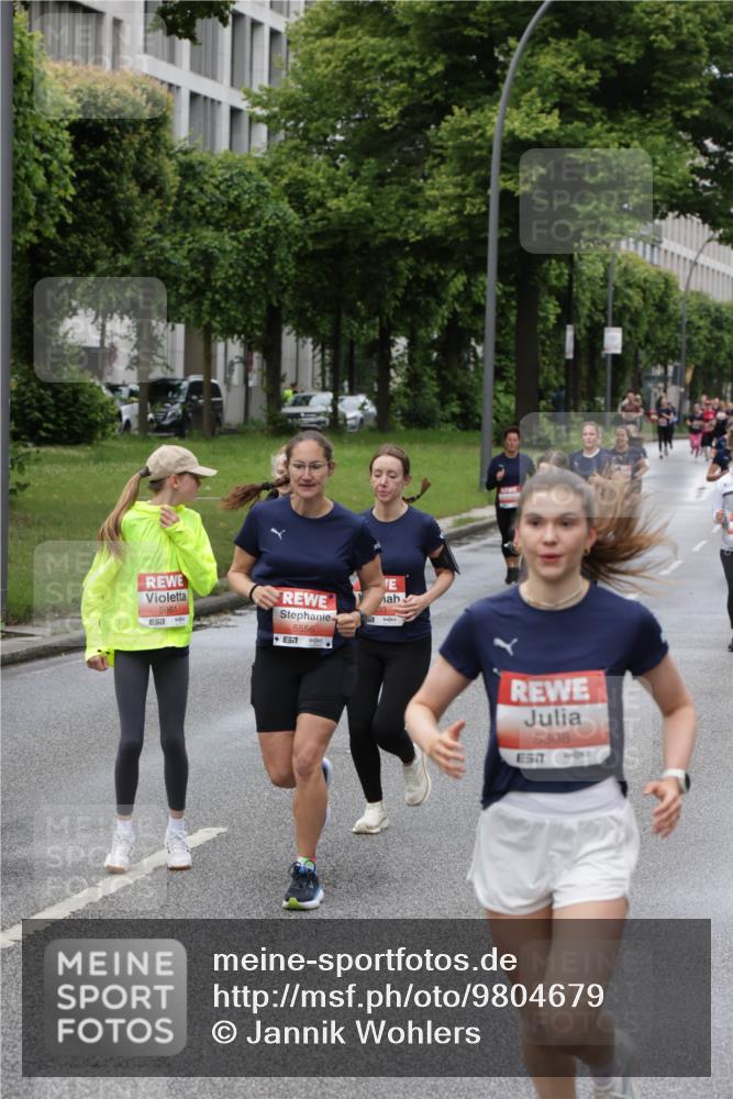 14.06.2026 - REWE Women's Run Jannik Wohlers http://msf.ph/oto/9804679 14.06.2026 10:38:37 Laufen 5661, 5556, 577, 5308, 7 meine-sportfotos.de