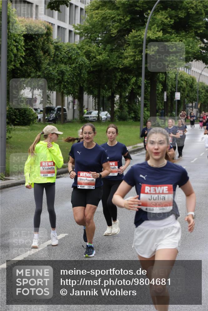 14.06.2026 - REWE Women's Run Jannik Wohlers http://msf.ph/oto/9804681 14.06.2026 10:38:37 Laufen 5661, 5556, 57, 5308, 57 meine-sportfotos.de