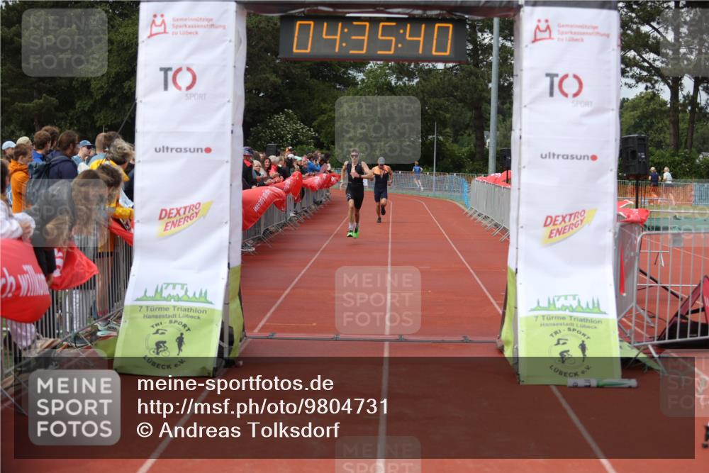 14.06.2026 - 7 Türme Triathlon Andreas Tolksdorf http://msf.ph/oto/9804731 14.06.2026 15:35:39 Ziel 963, 987 meine-sportfotos.de