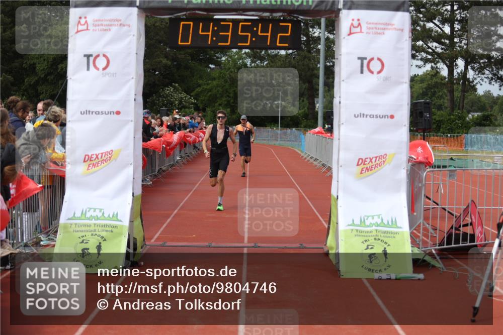 14.06.2026 - 7 Türme Triathlon Andreas Tolksdorf http://msf.ph/oto/9804746 14.06.2026 15:35:40 Ziel 963, 987 meine-sportfotos.de
