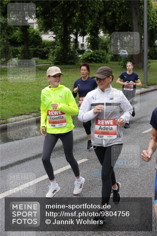 14.06.2026 - REWE Women's Run Jannik Wohlers http://msf.ph/oto/9804756 14.06.2026 10:38:44 Laufen 5661, 5660, 7 meine-sportfotos.de