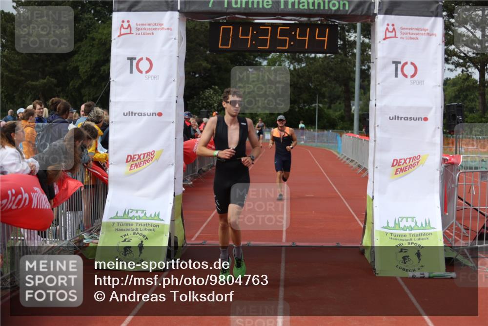 14.06.2026 - 7 Türme Triathlon Andreas Tolksdorf http://msf.ph/oto/9804763 14.06.2026 15:35:43 Ziel 963, 987 meine-sportfotos.de
