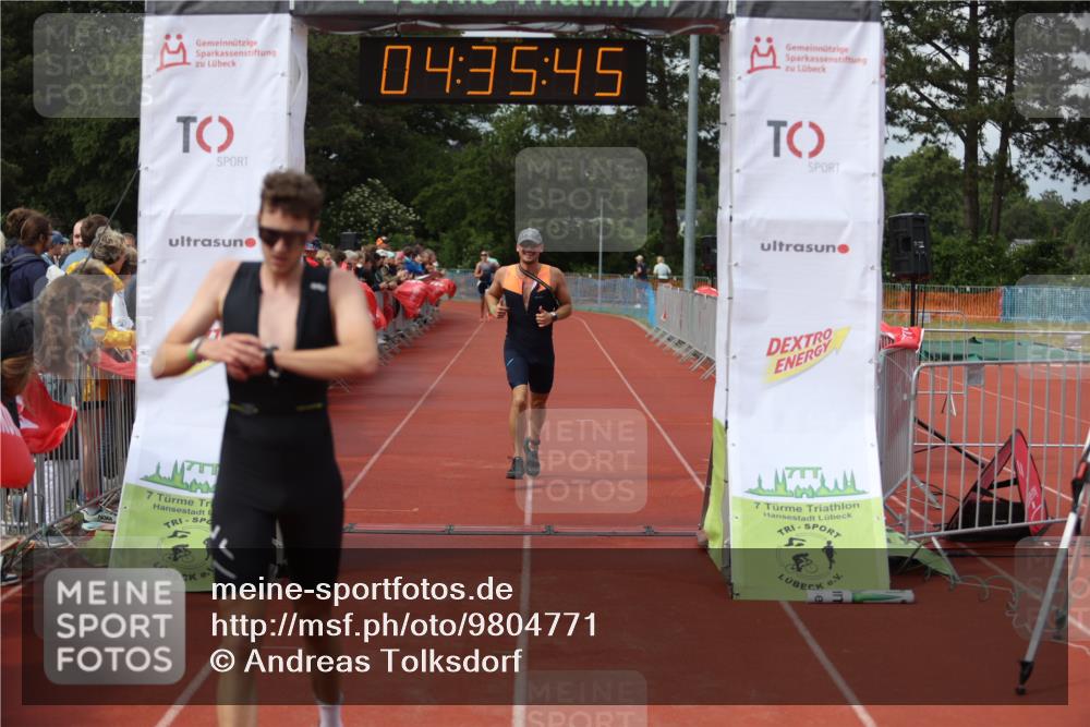 14.06.2026 - 7 Türme Triathlon Andreas Tolksdorf http://msf.ph/oto/9804771 14.06.2026 15:35:44 Ziel 963, 987 meine-sportfotos.de